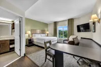 Candlewood Suites Dumfries - Quantico فنادق في Triangle