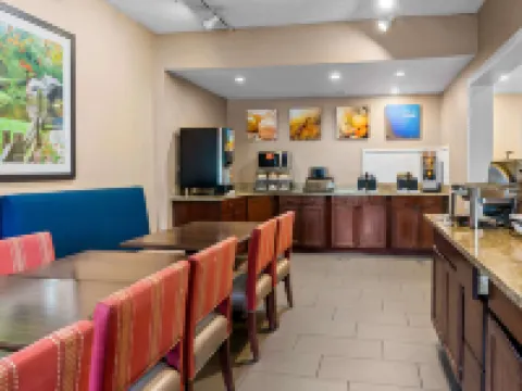 コンフォート イン & スイーツ ストーントン ストーントンのホテル