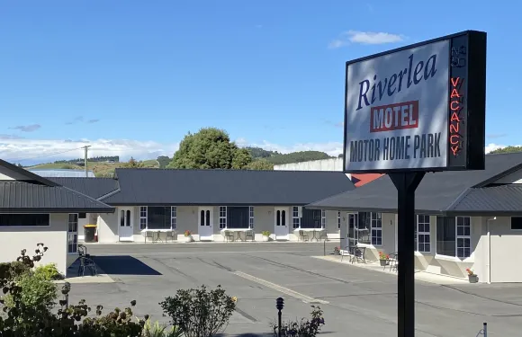 裏維里亞汽車旅館