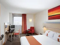 Holiday Inn Express 巴塞羅那 莫林斯de麗 Parc Comercial Sant Feliu附近的飯店