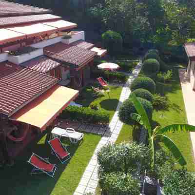 Comfort Apartments with Garden Hotel Exterior
