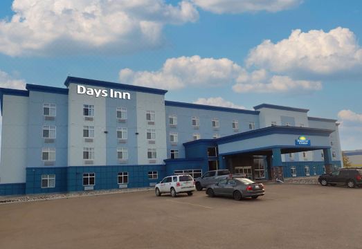 Days Inn & Suites by Wyndham Fort Saskatchewan 로비