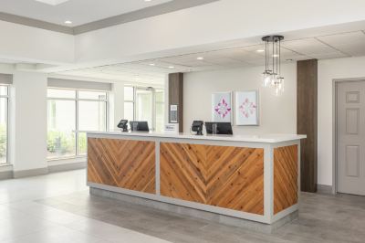 フロントデスク ヒルトン ガーデン イン ラファイエット ケイジャンドームの写真