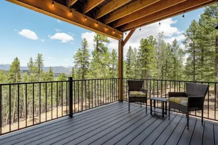 PET-FRIENDLY LUXE Mtn Retreat, Hot tub, Firepit w/EPIC views, Red Rock, Rafting