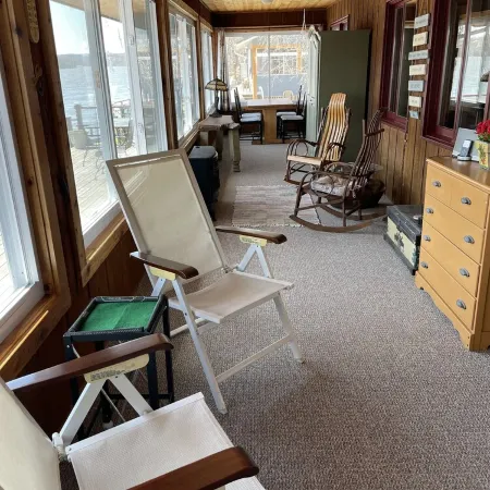 Getaway Cabin on the Rock River, enjoy kayaking, canoeing and fishing