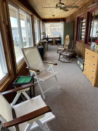 Getaway Cabin on the Rock River, enjoy kayaking, canoeing and fishing