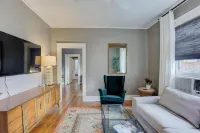 Stylish Vintage Apartment in Midtown Close to All!