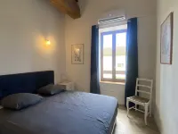 T3 Bord Canal du Midi, Piscine Hotels in Homps