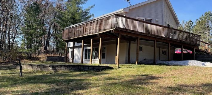 Newer, 4 Bdrm 2 Bathroom Lake Home 5 Minutes from Everything in Danbury Wi バーネットのホテル