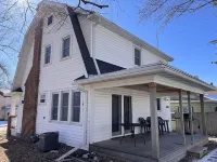 Updated cozy home just two blocks from downtown Wisconsin Dells. Các khách sạn gần Wisconsin Deer Park
