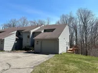 Updated Phase 2 Hideaway Valley Condo Nestled in the Woods Hotels in Little Traverse Township