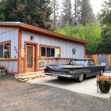 Rivers Bend Cabin<Br>Across from Clearwater <Br>River
