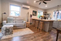 Newly renovated studio Apartment in Downtown Lexington. 5 min walk to W&L or VMI