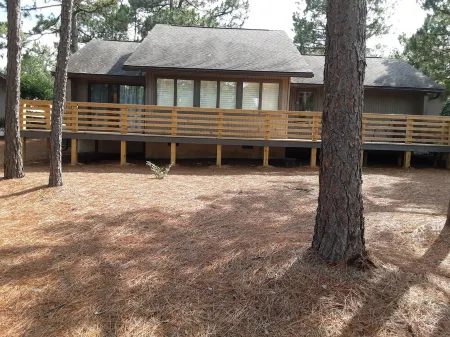 19th Hole off Pinehurst #6 Whole House with Huge New Deck Отели в г. Пайнхерст