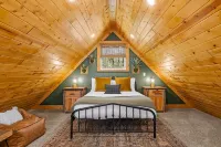 Mountain Escape/Hot Tub/Sauna/Firepit/Beach Access