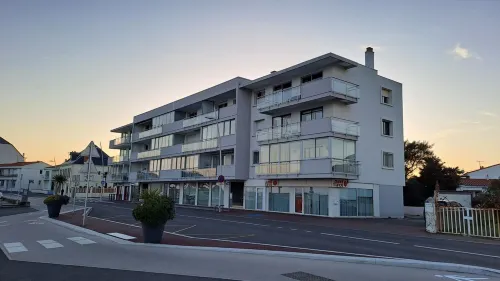 Saint Gilles Croix de Vie facing the sea (l'Adon