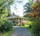 Hookipa Bayview Cottage Private, Romantic Maui Cottage, in Haiku