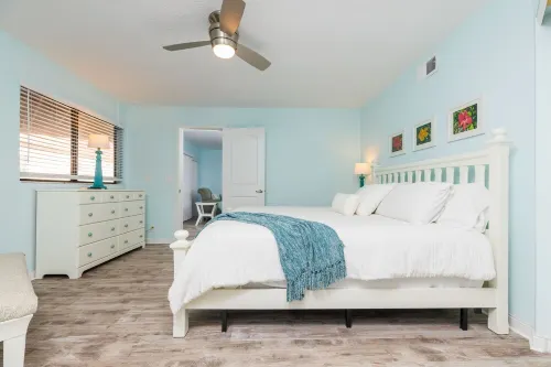Direct Private Beach Access - Newly Renovated Condo - Heated Pool