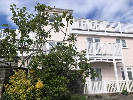 Seaside two bedroom flat with parking opposite path onto beach