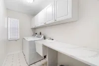 Feel @ Home Ft Myers | 3bd | 2bh | POOL | sleeps 8