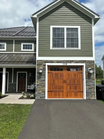 Village Retreat, New Condo Loaded with Amenities Hot Tub, Fire Pit, Game Room Отели рядом с достопримечательностью «Холидей Вэлли Резорт»