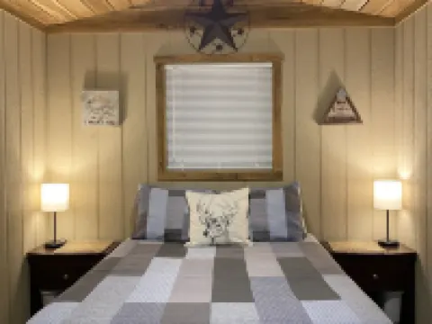 Cabin where the black top ends… Cabin 2 Pendleton County otelleri