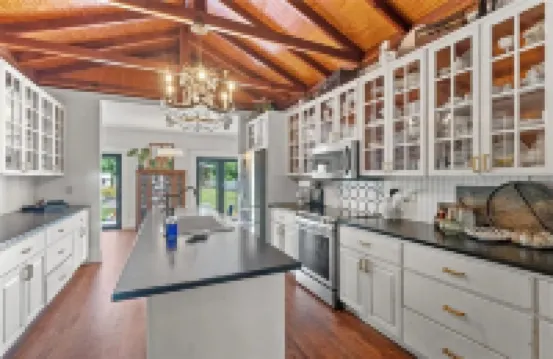 Quiet Historic Family Retreat with Pool--Pet Friendly--No Events