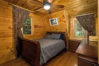Cabin in the mountains with hot tub!