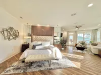 Lakefront Double Studio-Lake, Pool, Splash Pad, hot tub, fire pit, kayaks, etc!