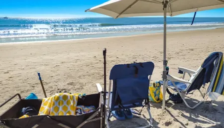 Surfside Clubhouse: Steps to Beach & Heated Pool and Arcade Games!