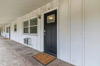 King bed 2BR Suite in the Heart of Appleton