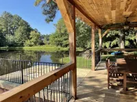 Waterside Cabin Great Fishing, 4 Beds, 2 Kayaks Gated WI-FI Parking Washer Dryer