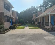 Charming 3 bedroom Townhome with Whimsical Kids Rooms for Family Gatherings! Hotels near Hong Kong Willie's
