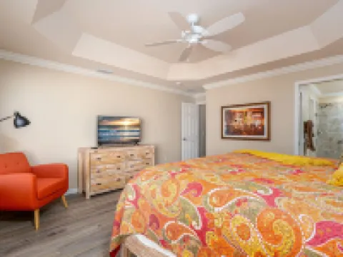 Everything! 3/2, FREE golf & 4-seat cart, Resident passes, pets, near Brownwood Hotels in The Villages