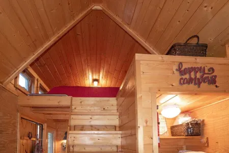 Tiny House - Private Mountainside Retreat - Pet Friendly Отели рядом с достопримечательностью «Charles D Owen Park»