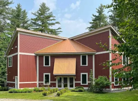 Spacious 6-bedroom house centrally located to Stowe, Smuggler's Notch & Jay Peak