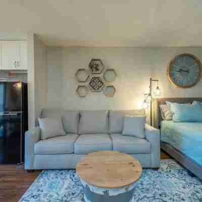 Studio Villa in Lake Lure with Rumbling Bald Resort Amenities Rooms