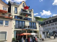 Newly renovated comfortable apartment with a view of the Moselle