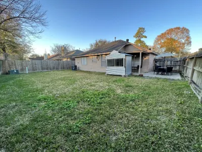 NE Houston, Whole House, 3 bed 2 bath, 15 min from IAH Airport