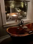 "Last Cove Lodge" A totally reconstructed 1950's fishing cabin. Very unique - Jacuzzi