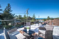 Modern 8 bedroom Duplex -2 units- w/ Ocean Views and over 4,000 sqft!