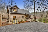 Relax & Play at Waterfront Mountain Cabin Retreat Private Lake~Fish~Canoe~Kayak