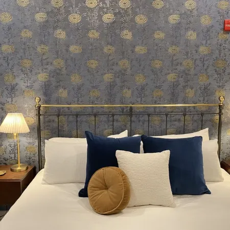 Ulysses Suites, Suite 204