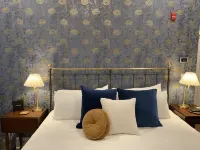 Ulysses Suites, Suite 204