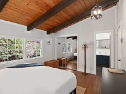 Amazing Chalet Hot Tub Sauna Fire Pit Pet Friendly Hotels in Catheys Creek