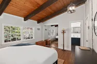 Mountain Chalet Connestee Hot Tub Hiking Dogs