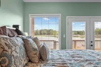 Ultimate Lakefront Retreat in Hot Springs with Private Boat Slip!