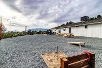 Fantastic Views w/ Hottub,  Firepit & Horseshoes