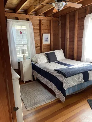 Steps from the beach, charming cottage Plymouth Ma