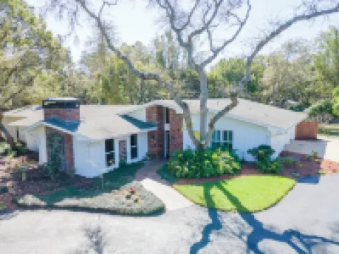PRIVATE ESTATE BY BEACH 5BR 3BA  2 king masters, heated pooL, hottub, by beach.